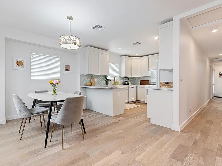 924 E Fairview Blvd — Photo 10