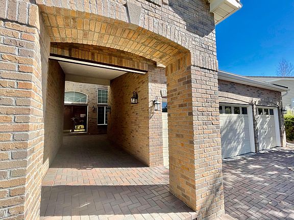 view of entryway courtyard