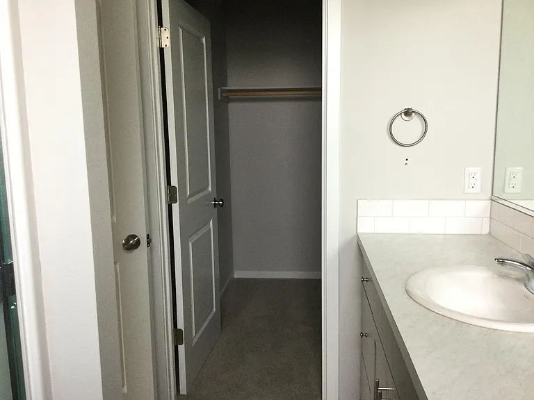 5621 Remington Dr — Photo 9