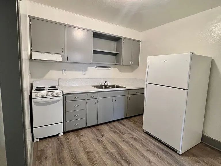 Terrace Arms Apartments — Photo 16