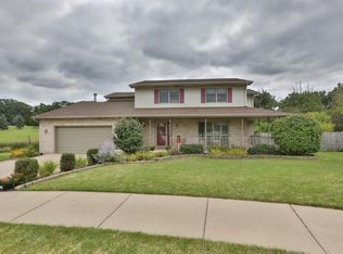 9097 Dallas Pl, Crown Point, IN 46307