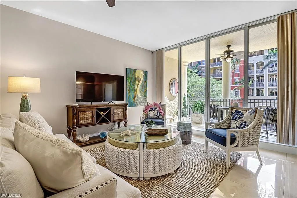 1 bed, 1.5 bath, 1126 sqft, $8,000 — Photo 2