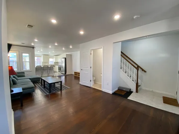403 Scott Mobus Pl, Harrison, NJ 07029