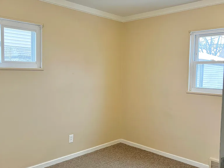12785 Sherman Ave — Photo 11