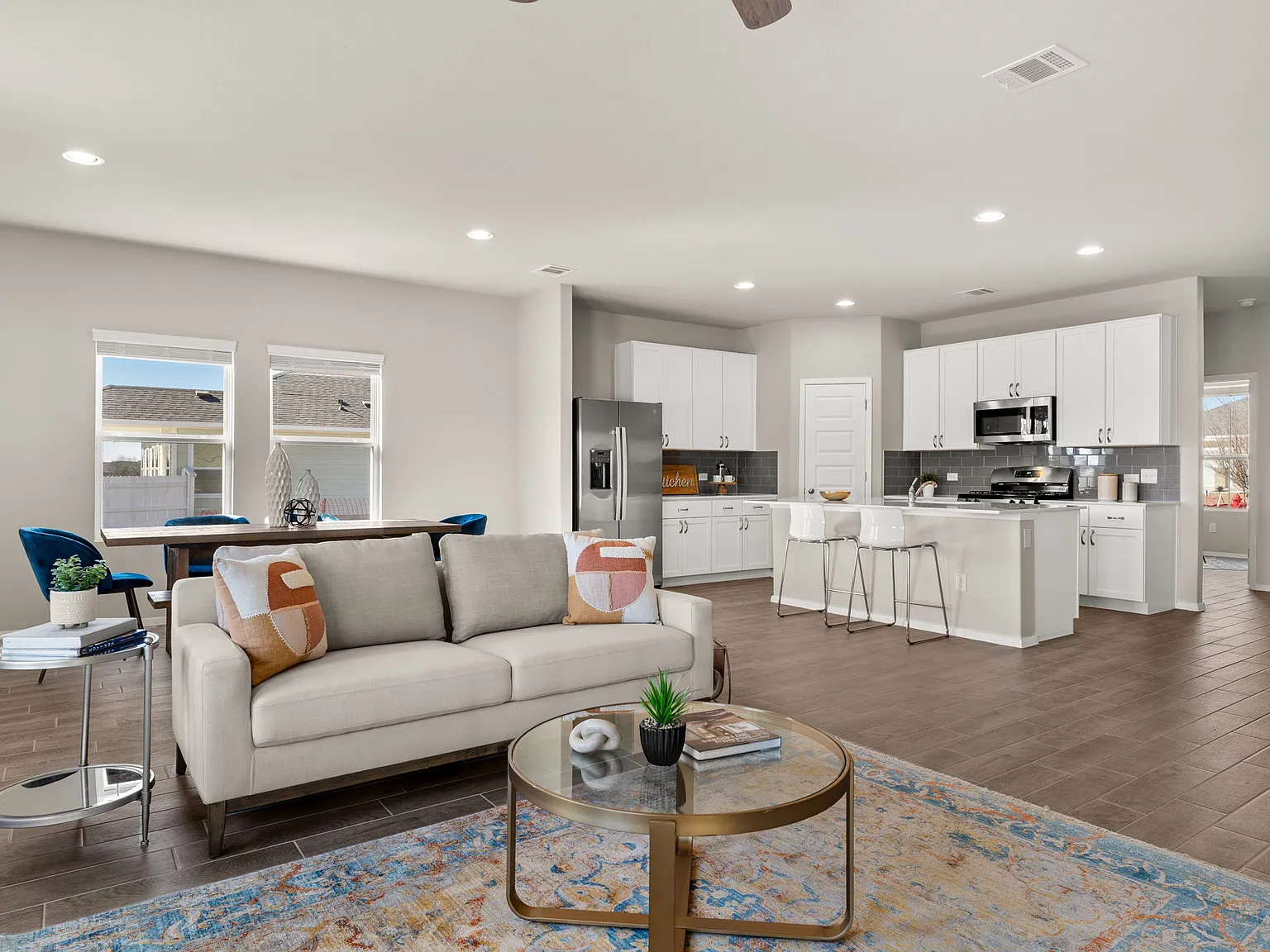 4 bed, 2.5 bath, 2460 sqft, $2,150 — Photo 3
