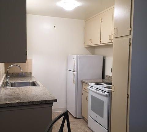4th image of 57 Ross Ave