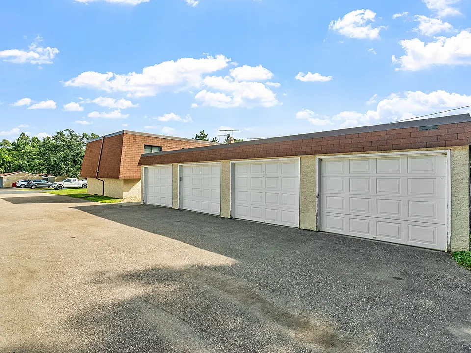 Arcadia Quadplex 2166 (garages)