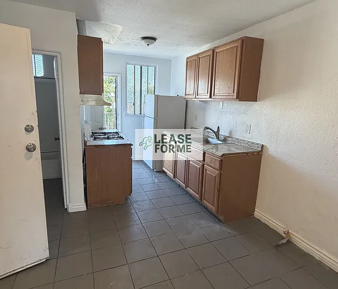 841 W Florence Ave — Photo 8