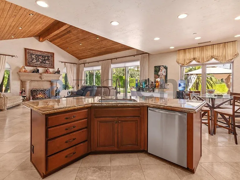 18545 Aliso Canyon Rd — Photo 20