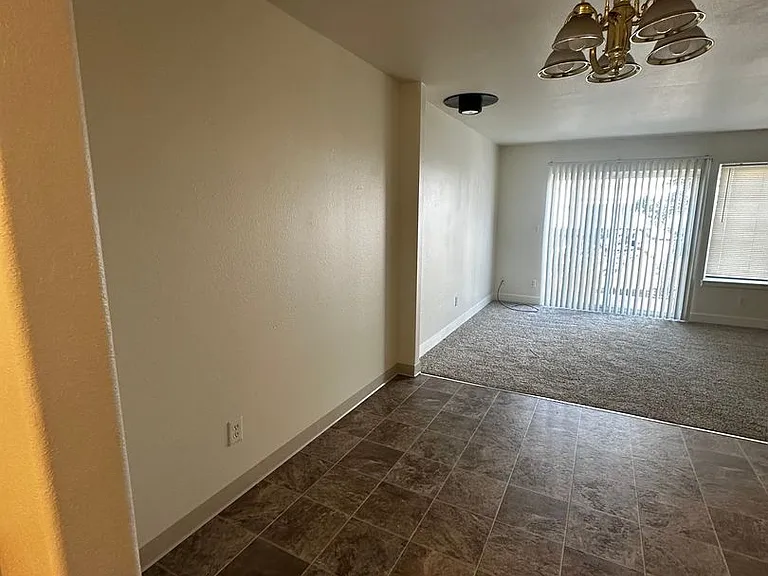 3113 NE Flintlock Pl — Photo 9
