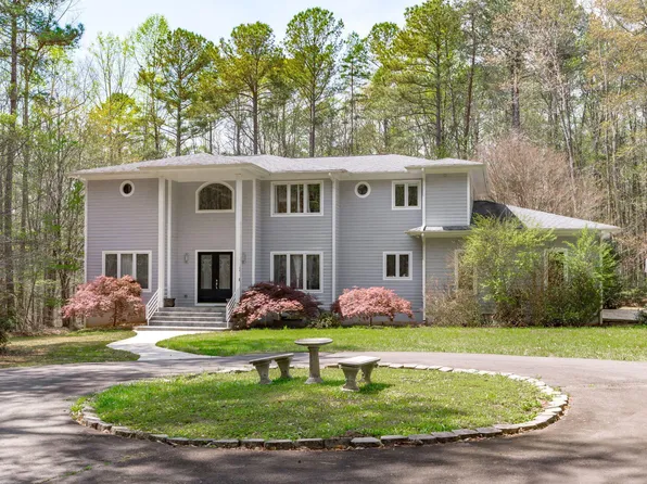 8607 Yorkshire Ln, Chapel Hill, NC 27516