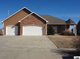 2527 Ridgehill Dr, Salina, KS 67401