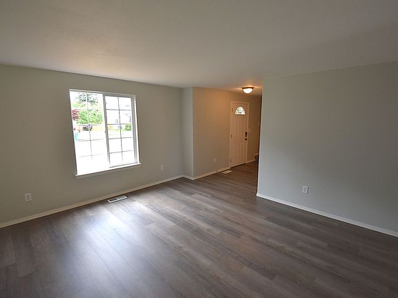 3rd image of 8725 Milbanke Dr SE