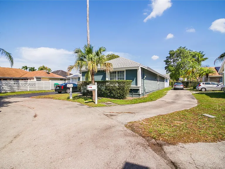 10135 SW 139th Pl — Photo 24