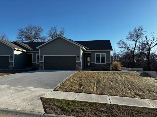 781 Highland Dr, Edwardsville, KS 66111