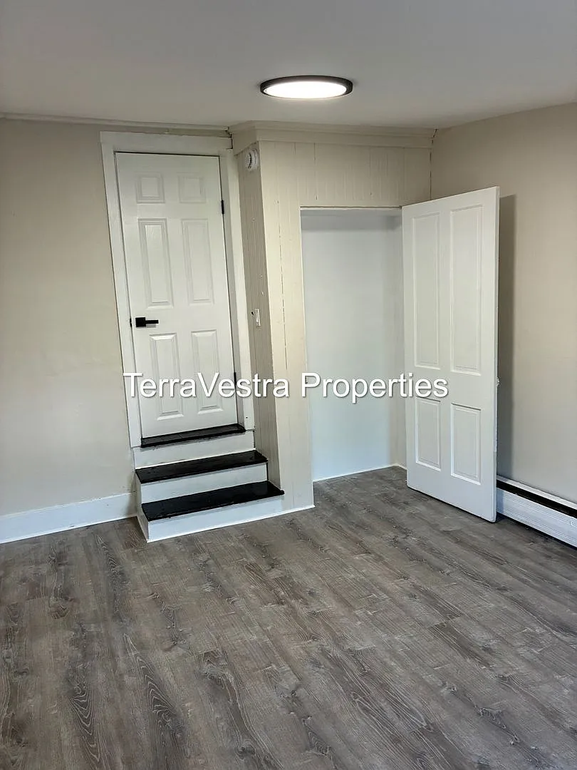 216 E Broadway — Photo 3