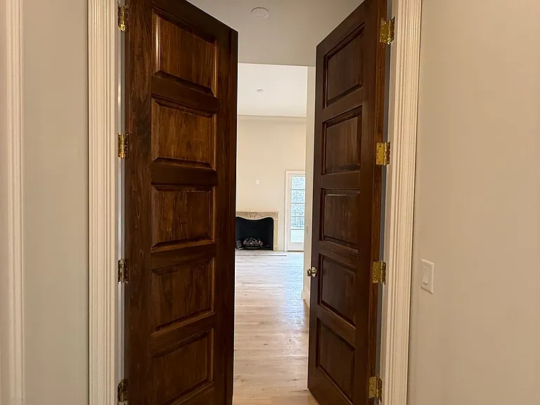 110 Lynnwood Blvd — Photo 6
