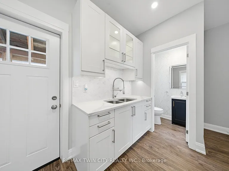 76 N Grey St E — Photo 14