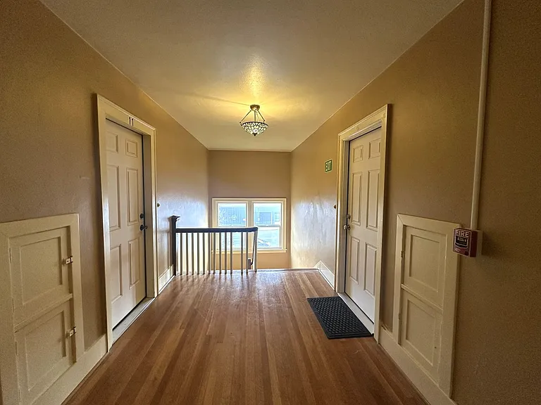 Belmont - 13 Unit — Photo 14