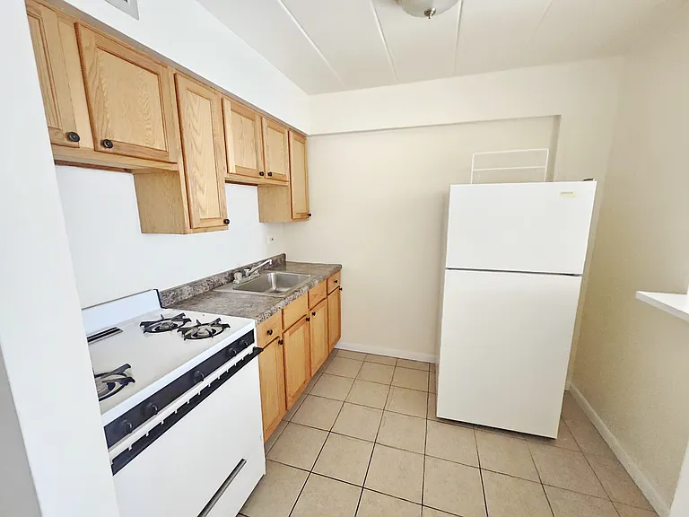 6800 N Sheridan Rd #2 — Photo 4
