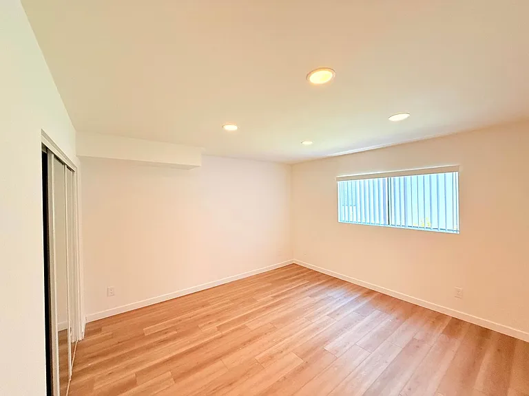 5233 Cartwright Avenue — Photo 8