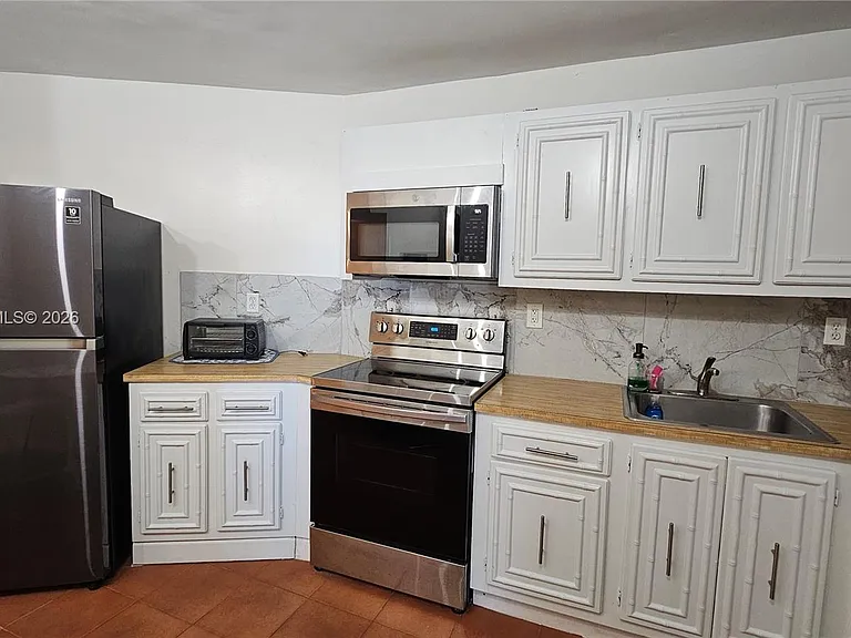 800 Parkview Dr #912 — Photo 2