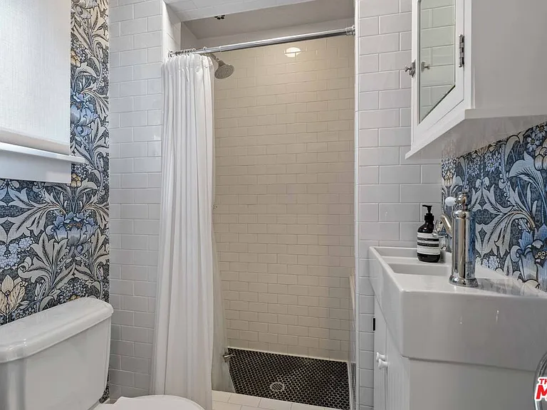 8050 Jovenita Canyon Dr — Photo 30