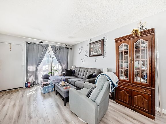 3rd image of 582 Abbottsfield Rd NW