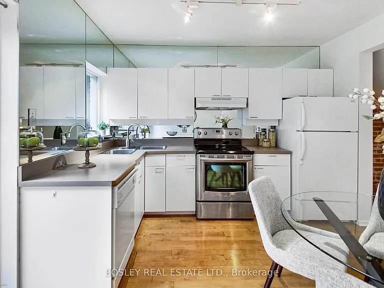 140 Helendale Ave — Photo 13