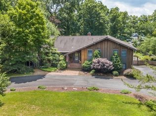 155 W Hobart Gap Rd, Livingston, NJ 07039
