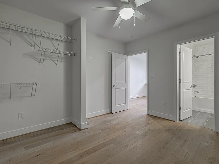 4028 Macarthur Ave #5 — Photo 8