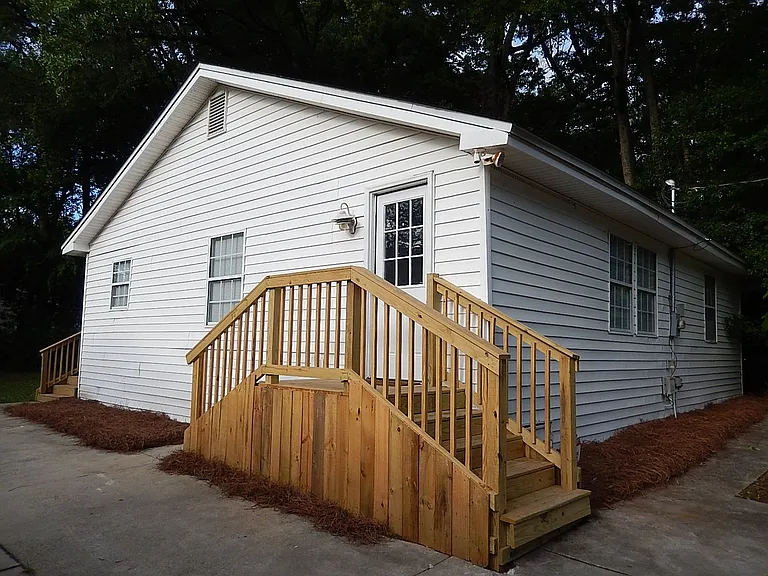 1519 Pepper Dr — Photo 2