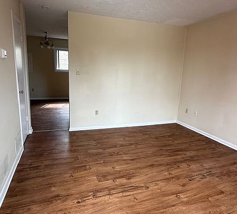 3rd image of 210 Virginia Ave APT 16