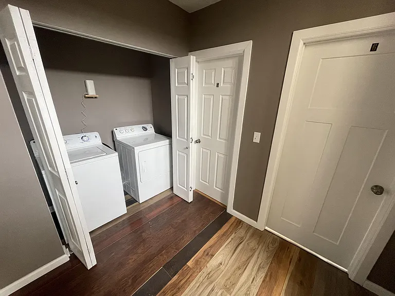 806 E 38th St #3 — Photo 11