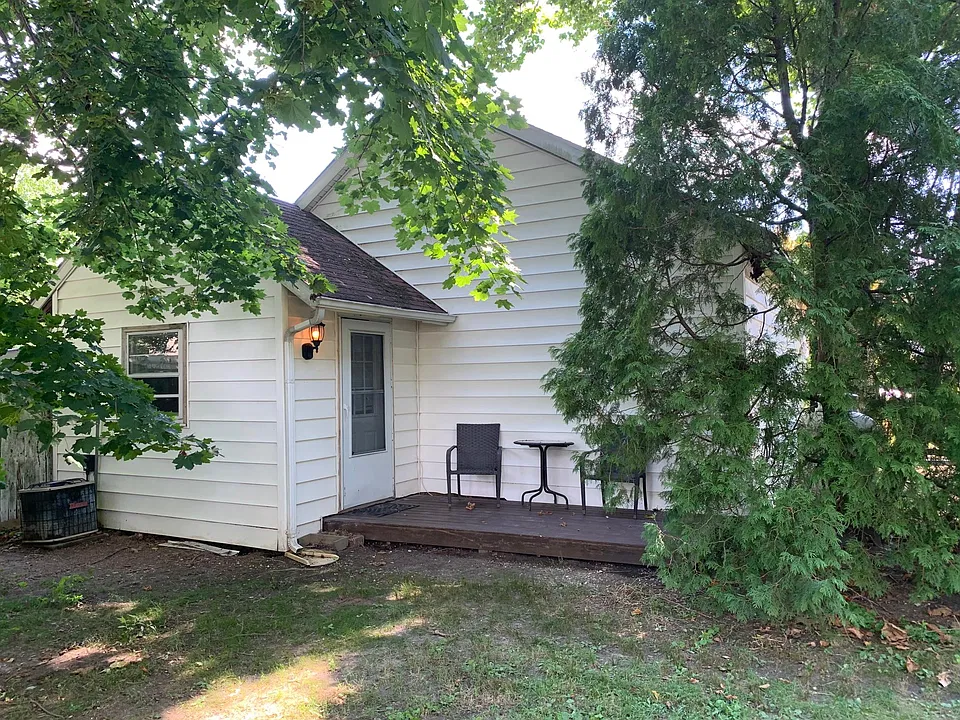 110 N Main St