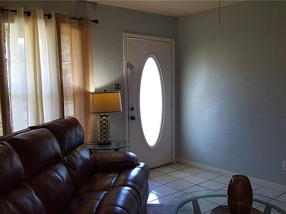 4th image of 3318 Charlotte Dr