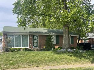725 Hawthorn Ave, Saint Charles, MO 63301