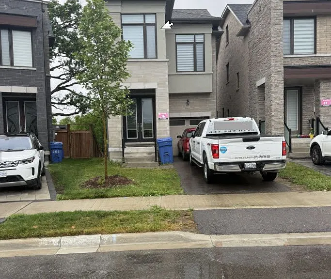563 New England Ct W — Photo 1