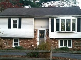 15 Mayflower Ln, Wareham, MA 02571
