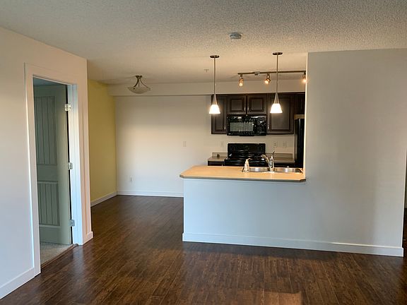5th image of 13907 136th St NW #111