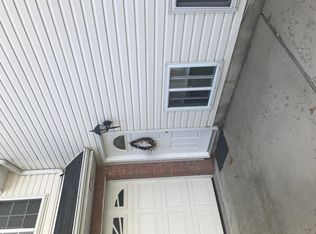 12 Pebble Ln, Staten Island, NY 10305