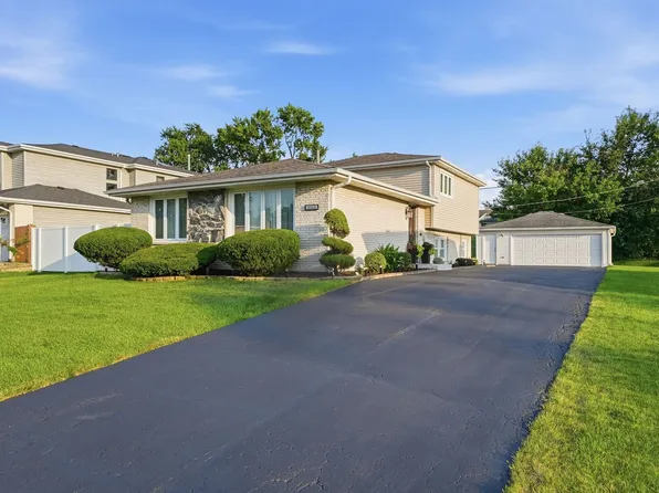 8053 W 88th St, Hickory Hills, IL 60457