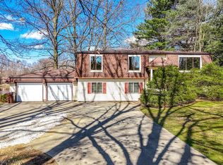 1059 Green Valley Dr, New Franklin, OH