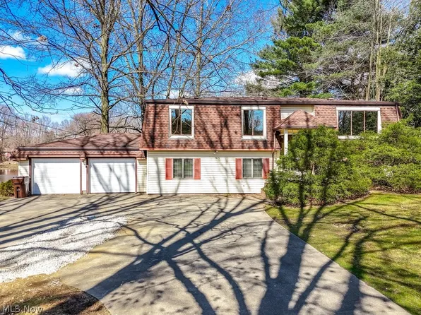 1059 Green Valley Dr, New Franklin, OH 44319