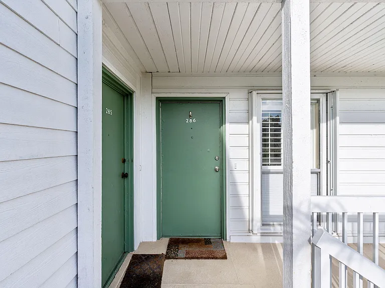 286 Cypress Point Dr — Photo 3