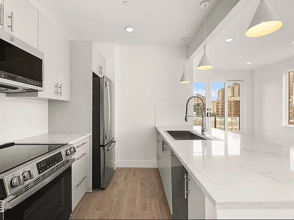 3rd image of 2833 Brighton 3 St #1B