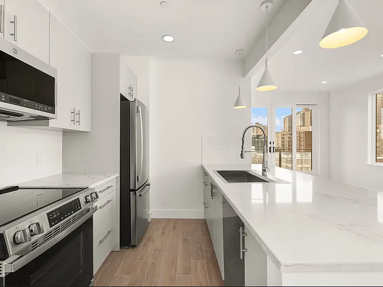 2833 Brighton 3 St #1B — Photo 3