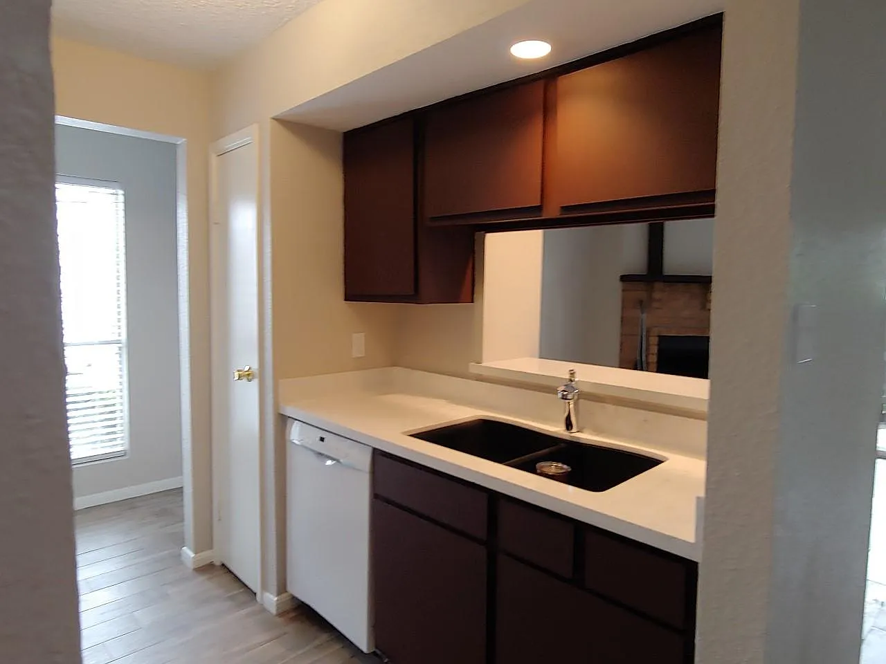 2 bed, 850 sqft, $1,100 — Photo 4