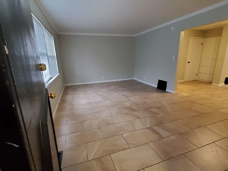 560 S Kelsey Ave — Photo 4