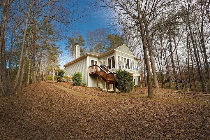 2nd image of 60 S Pointe Ln